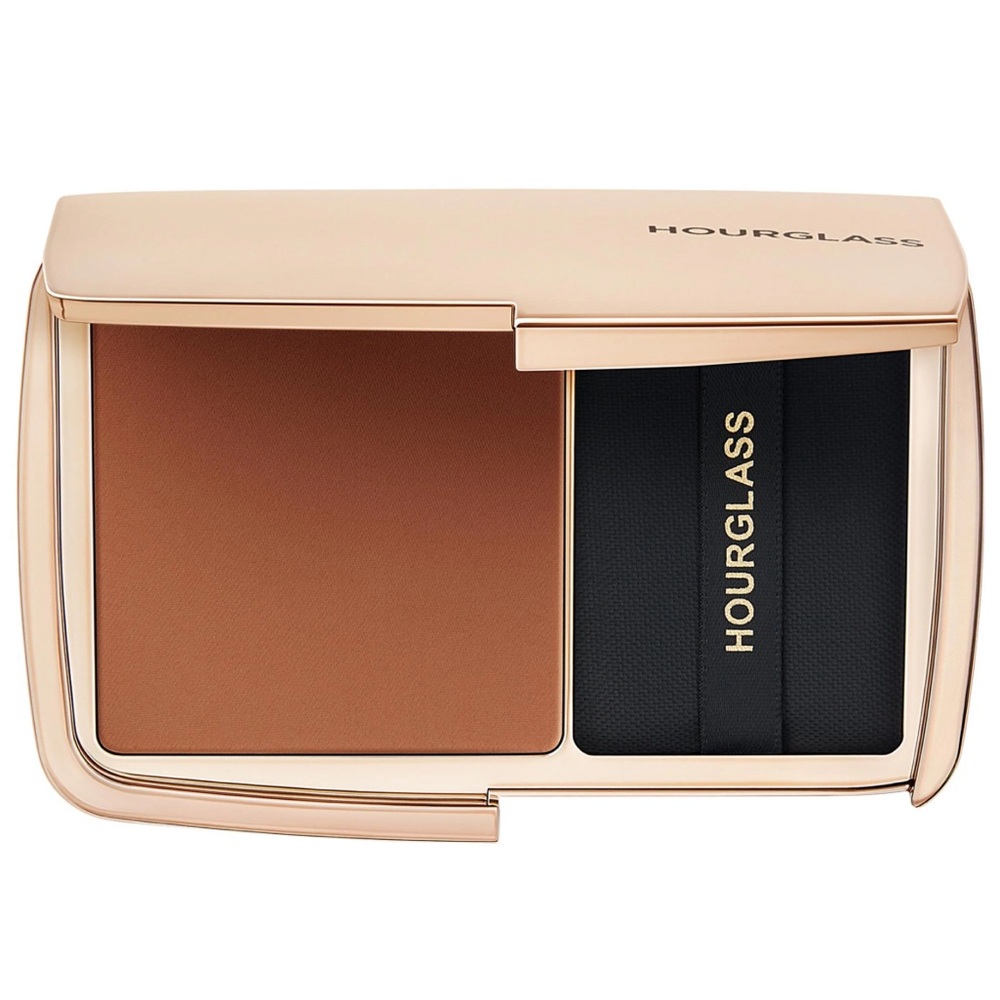 Hourglass
Vanish Airbrush Pressed Powder. Color:Translucent Deep